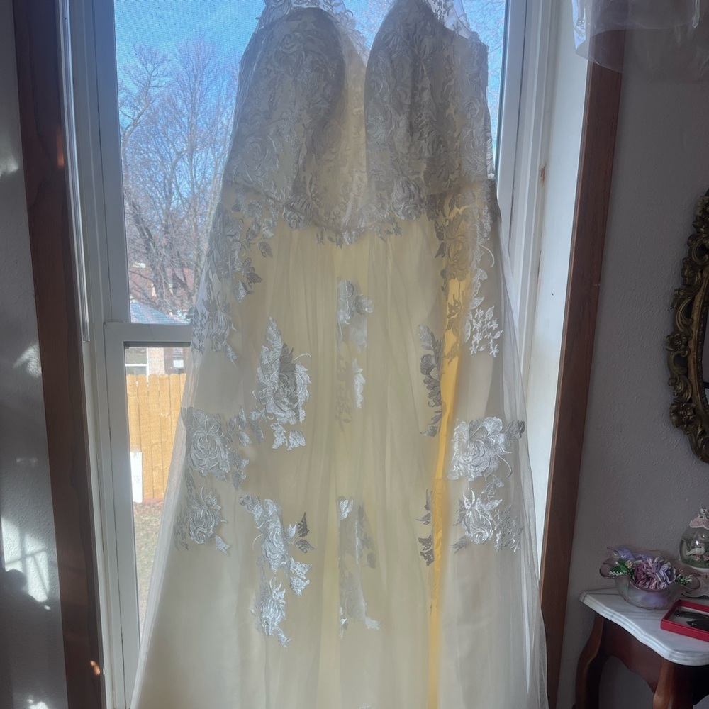 Beautiful wedding dress new!